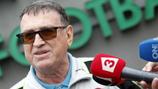 Д р Михаил Илиев говори днес пред медиите след като приключи