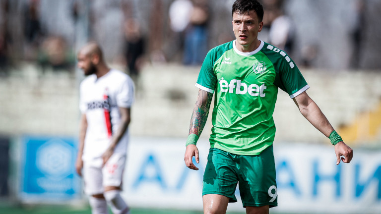 Нападател се разделя с Хебър