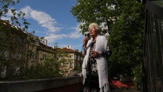 На 87 годишна възраст си отиде народната певица Янка Рупкина Тя е