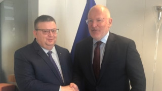 Главният прокурор Сотир Цацаров проведе работна среща с Франс Тимерманс