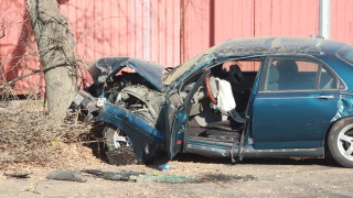 Жена загина, а момче е в кома след катастрофа край Харманли