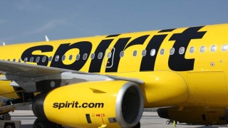 Самолет на американската авиокомпания Spirit Airlines летящ към столицата на