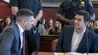 Луиджи Манджоне навърши 28 години във федерален арест докато очаква