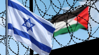 Израелски съд удължи задържането на двама пропалестински активисти арестувани при