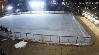Вандали посегнаха на ледената пързалка в Бургас