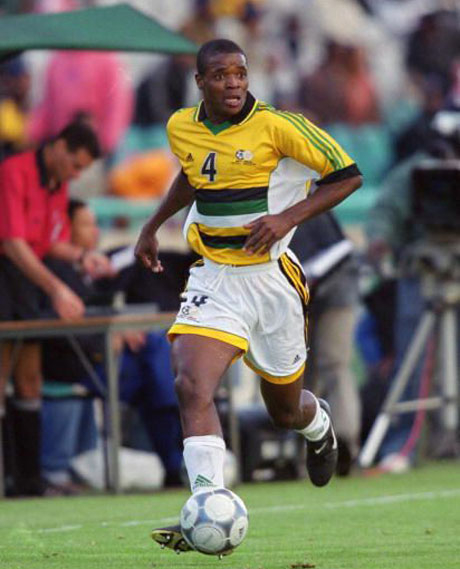 Капитанът на ЮАР премина в Портсмут 