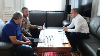 Транспортният министър бори войната по пътищата с полигони за отговорно шофиране