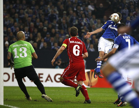 Хунтелаар се разправи с Ники