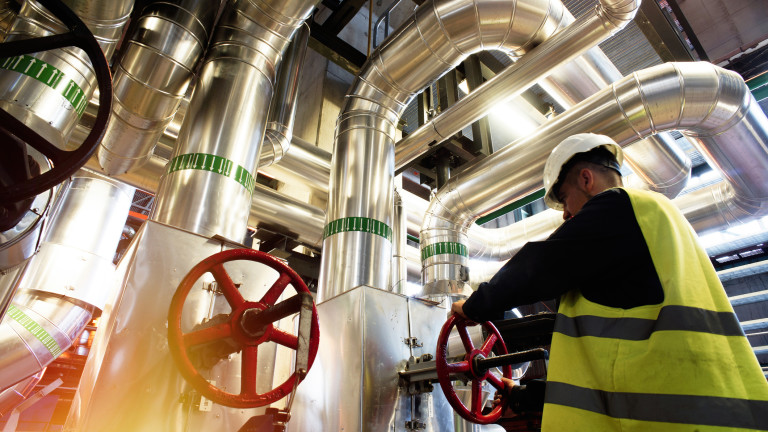 Европа е на път да запълни газовите хранилища два месеца преди поставения срок