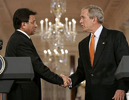 Буш посъветва по телефона Мушараф да свали униформата