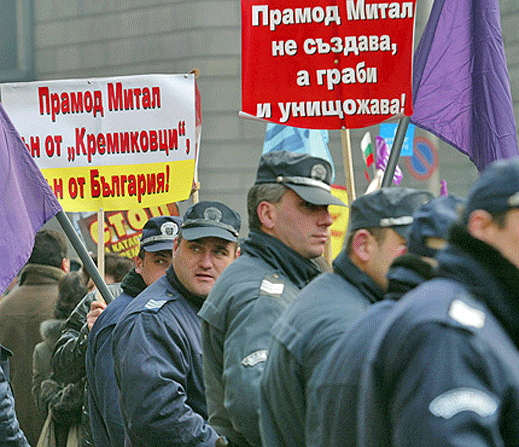 Протестите на работниците от „Кремиковци" стават всекиденвни