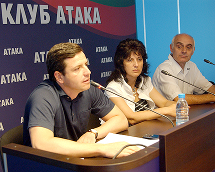 Кандидатът на Атака с кампания за обществените тоалетни в София