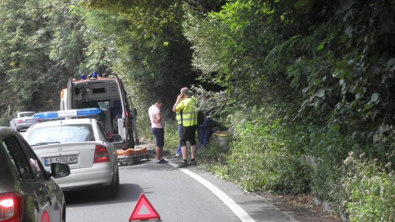 Шофьор на лека кола загина на място при катастрофа в Петричко 