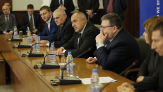 Борисов благодари на "пчеличките", събрали над милиард повече приходи