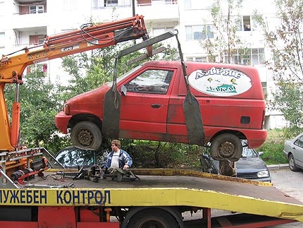 Разчистват Пловдив от изоставени коли
