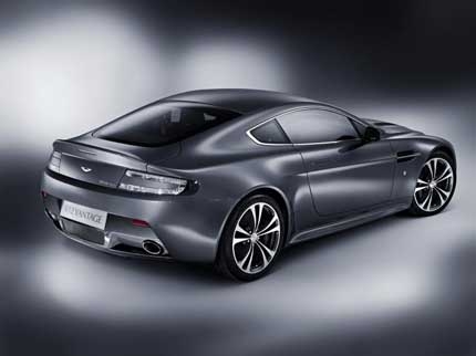 Върховият Aston Martin