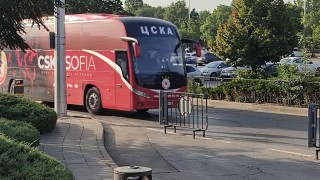 Треньор номер 1 на миналия век Димитър Пенев не се