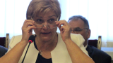 Менда Стоянова иска аргументи за тавана за кешовите плащания