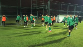 След близо три часа закъснение в полета отборът на Берое