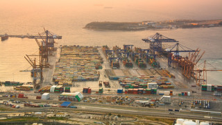 Съседка на България изгражда най-голямото търговско пристанище в Европа