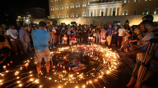 Бдение в Атина в памет на жертвите от пожарите