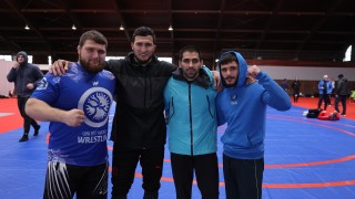 Двама наши борци от свободния стил са на репешажи на