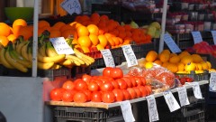Падат цените на плодове и зеленчуци, брашното и олиото поскъпват
