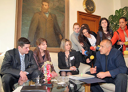 Двама ученици станаха заместник-кметове на София за един ден