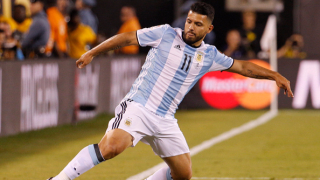 Бившият аржентински национал Серхио Агуеро посети тренировката на националния отбор