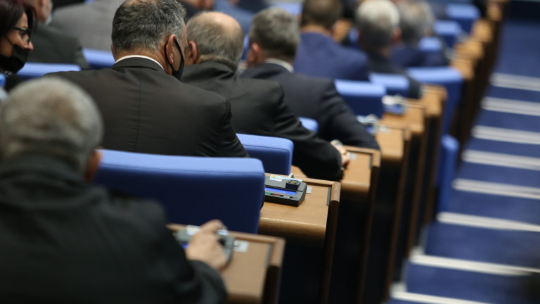 Депутати видяха лобизъм в регламента за частните линейки