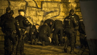 Близо 600 полицаи в Париж разчистват големи мигрантски лагери в края на града