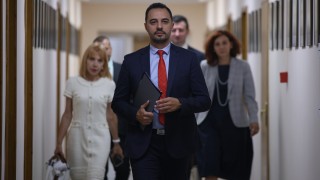 Властта реже с 50% заплатите на шефовете в държавните дружества