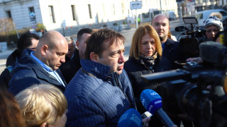 Неделна политическа разходка на жълтите павета гарнирана с псувни политически