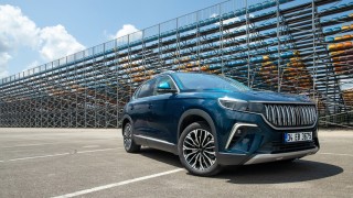 Глобалните продажби на напълно електрически и plug in хибридни автомобили са