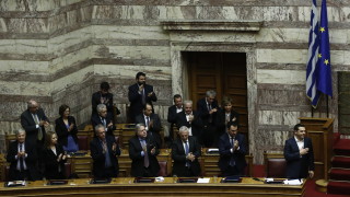 Опозицията в Гърция обмисля вот на недоверие, за да блокира сделката с Македония