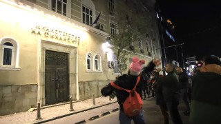 Протестът обстрелва с яйца и домати финансовото министерство