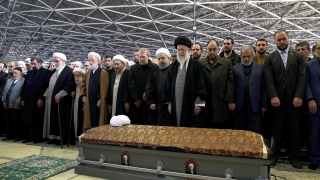 Десетки хиляди иранци присъстват на погребението на Рафсанджани