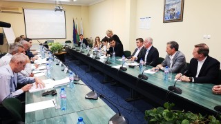 Премиерът в оставка Кирил Петков проведе среща с представители на АЕЦ