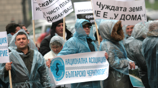 Дивото къмпингуване по плажовете не носи приходи и цапа, обяви протест