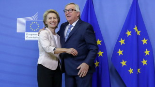 Жан Клод Юнкер нарече Урсула фон дер Лайен истински европеец информират медии След среща