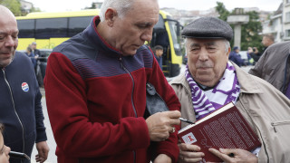 Легендарният Христо Стоичков поздрави европейските шампионки при девойките до 18