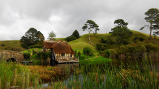 Един 89 годишен британец построява собствена къщичка подобна на тази на