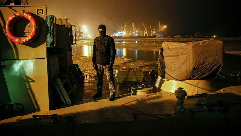 Повдигнаха обвинения срещу задържаните украински моряци