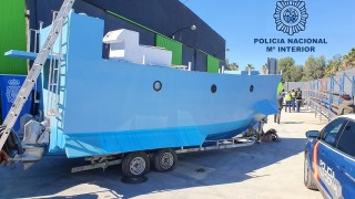 Полицията е конфискувала 9 метрова наркоподводница в Южна Испания като тя