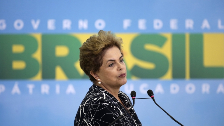 Стотици протестиращи в Бразилия поискаха отстраняването на Дилма Русеф 