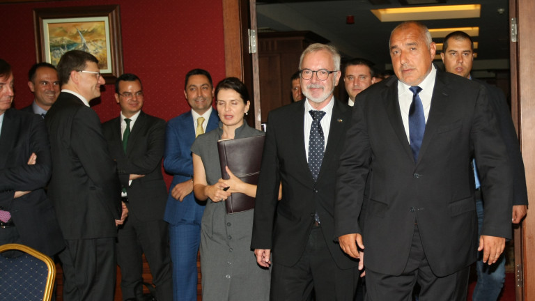 Премиерът Бойко Борисов иска да дава пари, но няма, а