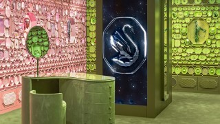 Австрийският концерн Swarovski известен в цял свят с бижутата си