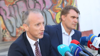 Пандемичната ситуация ще продължи почти през цялата следваща учебна година