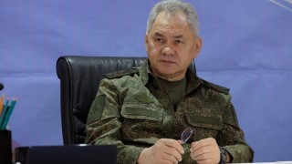 Много малко вероятно е смяната на министъра на отбраната на