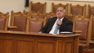 Лидерът на ГЕРБ Бойко Борисов поздрави от трибуната на Народното